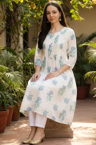Women Floral Printed Regular Pure Cotton Kurta with Trousers