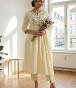 Women Floral Embroidered Panelled Thread Work Pure Cotton Kurta with Trousers & With Dupatta