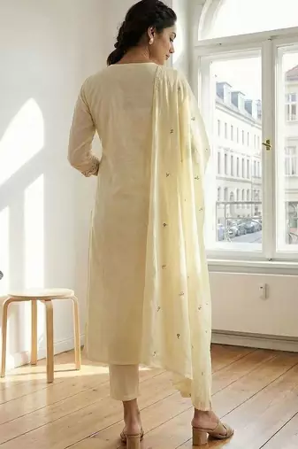 Women Floral Embroidered Panelled Thread Work Pure Cotton Kurta with Trousers & With Dupatta