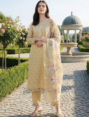 Women Floral Printed Regular Linen Kurta with Trousers & With Dupatta 3