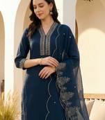 Women Ethnic Motifs Embroidered Regular Thread Work Kurta with Trousers & With Dupatta