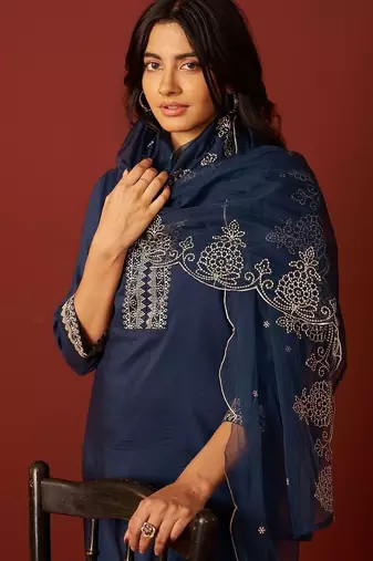 Women Ethnic Motifs Embroidered Regular Thread Work Kurta with Trousers & With Dupatta