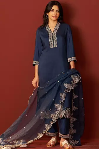 Women Ethnic Motifs Embroidered Regular Thread Work Kurta with Trousers & With Dupatta
