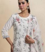 Women Floral Printed Regular Kurta with Trousers & With Dupatta