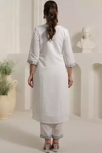 Women Floral Printed Regular Kurta with Trousers & With Dupatta