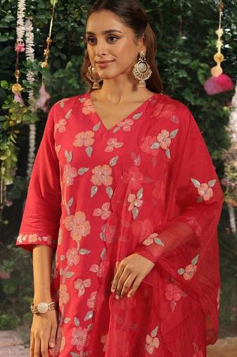 Women Floral Embroidered Regular Sequinned Kurta with Trousers & With Dupatta