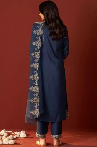 Women Ethnic Motifs Embroidered Regular Thread Work Kurta with Trousers & With Dupatta