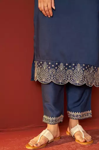 Women Ethnic Motifs Embroidered Regular Thread Work Kurta with Trousers & With Dupatta