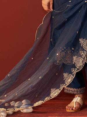 Women Ethnic Motifs Embroidered Regular Thread Work Kurta with Trousers & With Dupatta 5