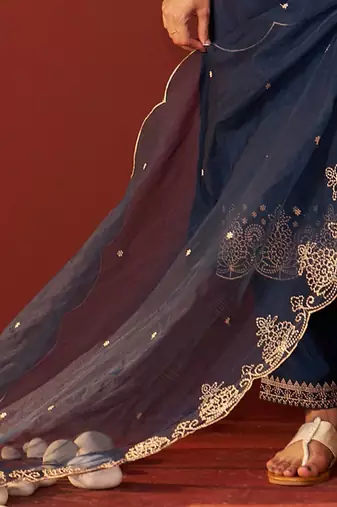 Women Ethnic Motifs Embroidered Regular Thread Work Kurta with Trousers & With Dupatta