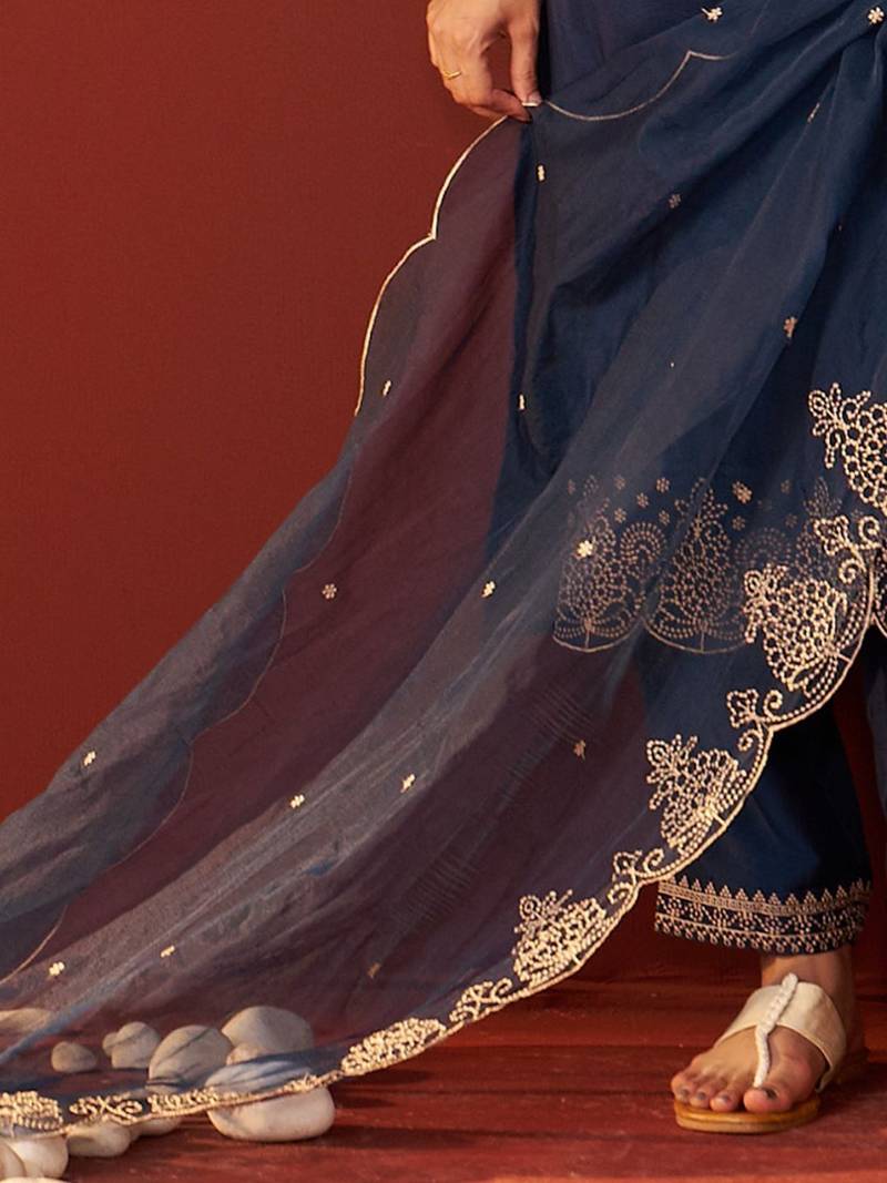 Women Ethnic Motifs Embroidered Regular Thread Work Kurta with Trousers & With Dupatta