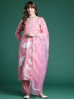 Floral Embroidered Regular Sequinned Kurta with Trousers & Dupatta 5