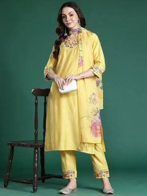 Floral Embroidered Thread Work Liva Kurta with Trousers & With Dupatta 1