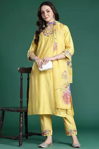Floral Embroidered Thread Work Liva Kurta with Trousers & With Dupatta