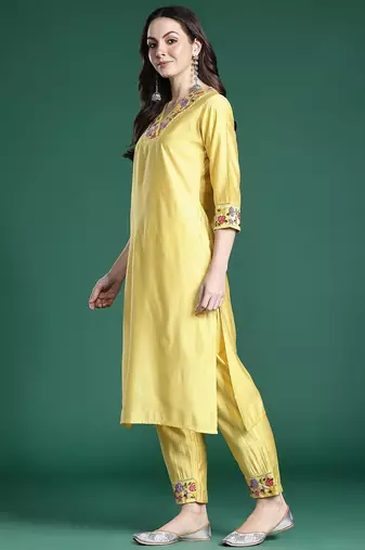 Floral Embroidered Thread Work Liva Kurta with Trousers & With Dupatta