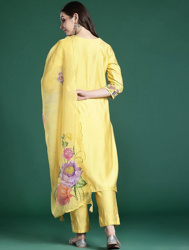 Floral Embroidered Thread Work Liva Kurta with Trousers & With Dupatta