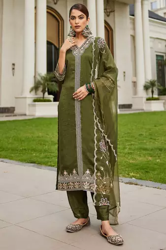 Women Floral Embroidered Regular Kurta with Trousers & With Dupatta
