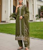 Women Floral Embroidered Regular Kurta with Trousers & With Dupatta