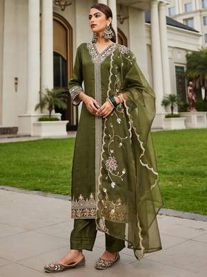 Women Floral Embroidered Regular Kurta with Trousers & With Dupatta 4