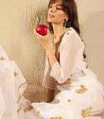 Women Floral Embroidered Regular Thread Work Kurta with Trousers & With Dupatta