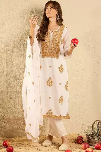 Women Floral Embroidered Regular Thread Work Kurta with Trousers & With Dupatta