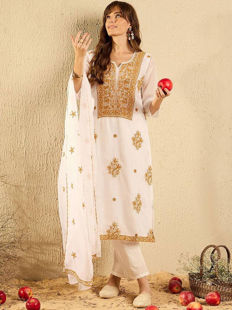 Women Floral Embroidered Regular Thread Work Kurta with Trousers & With Dupatta