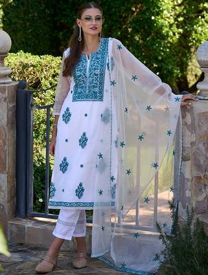 Floral Embroidered Regular Thread Work Kurta with Trousers & Dupatta 1