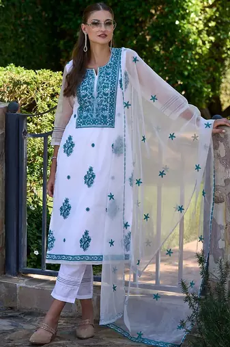 Floral Embroidered Regular Thread Work Kurta with Trousers & Dupatta