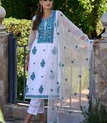 Floral Embroidered Regular Thread Work Kurta with Trousers & Dupatta