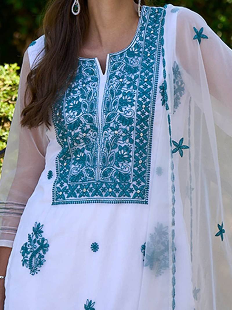 Floral Embroidered Regular Thread Work Kurta with Trousers & Dupatta