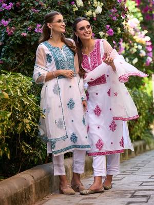 Floral Embroidered Regular Thread Work Kurta with Trousers & Dupatta 3