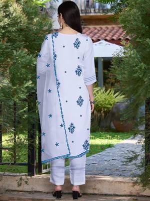 Floral Embroidered Regular Thread Work Kurta with Trousers & Dupatta 5