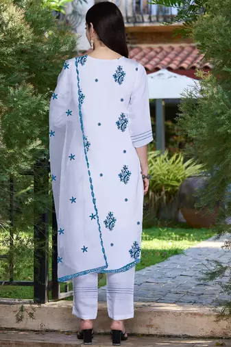 Floral Embroidered Regular Thread Work Kurta with Trousers & Dupatta