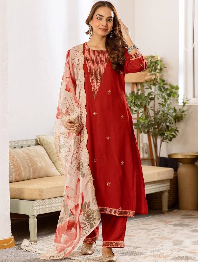 Women Floral Embroidered Regular Thread Work Kurta with Trousers & With Dupatta