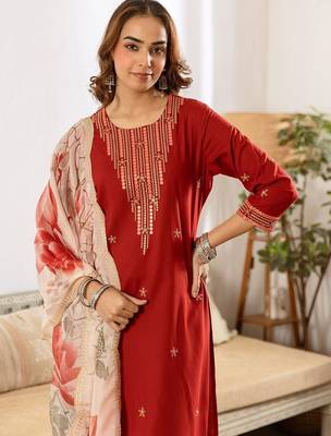 Women Floral Embroidered Regular Thread Work Kurta with Trousers & With Dupatta 5