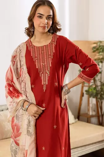 Women Floral Embroidered Regular Thread Work Kurta with Trousers & With Dupatta