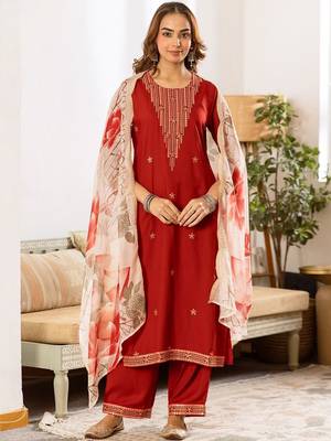 Women Floral Embroidered Regular Thread Work Kurta with Trousers & With Dupatta 6