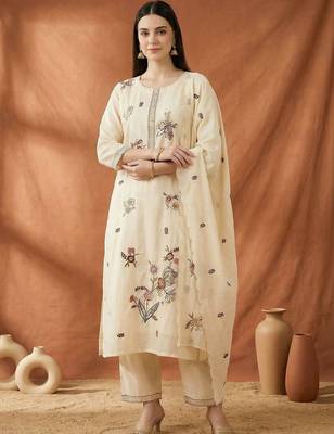 Women Floral Embroidered Regular Thread Work Kurta with Trousers & With Dupatta 1