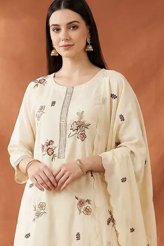 Women Floral Embroidered Regular Thread Work Kurta with Trousers & With Dupatta