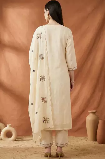 Women Floral Embroidered Regular Thread Work Kurta with Trousers & With Dupatta