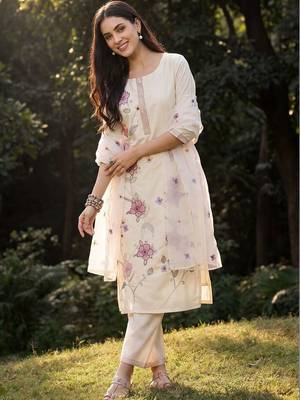 Women Floral Embroidered Regular Thread Work Kurta with Trousers & With Dupatta 1