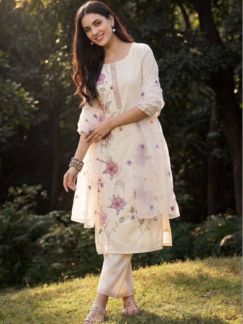 Women Floral Embroidered Regular Thread Work Kurta with Trousers & With Dupatta