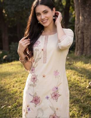Women Floral Embroidered Regular Thread Work Kurta with Trousers & With Dupatta 2