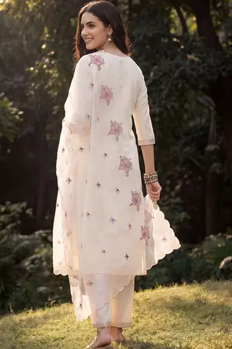 Women Floral Embroidered Regular Thread Work Kurta with Trousers & With Dupatta