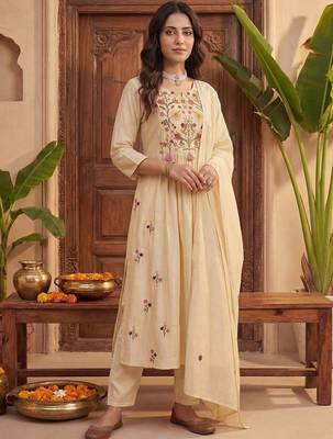 Women Floral Embroidered Regular Thread Work Kurta with Trousers & With Dupatta 1