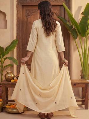 Women Floral Embroidered Regular Thread Work Kurta with Trousers & With Dupatta 3