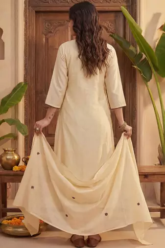 Women Floral Embroidered Regular Thread Work Kurta with Trousers & With Dupatta