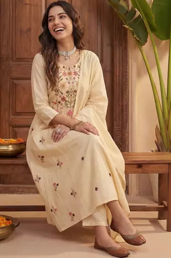 Women Floral Embroidered Regular Thread Work Kurta with Trousers & With Dupatta