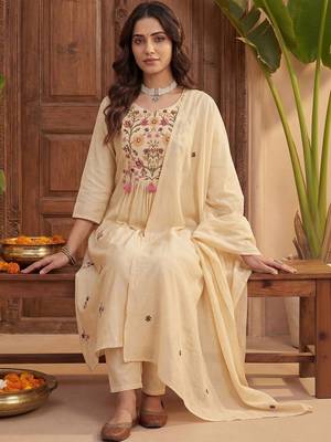 Women Floral Embroidered Regular Thread Work Kurta with Trousers & With Dupatta 5