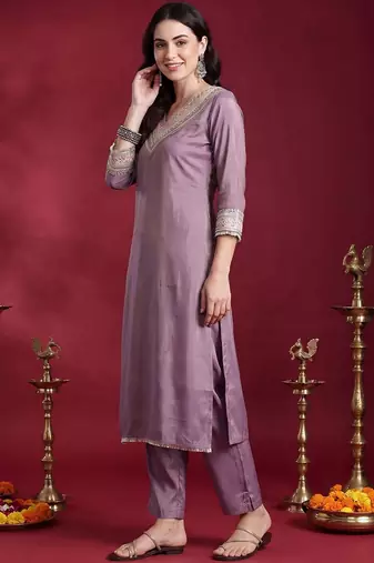Women Ethnic Motifs Embroidered Regular Thread Work Kurta with Trousers